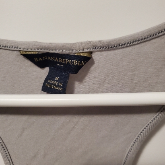 7/$30  🖤 EUC grey Racerback tank with black lace detail - Picture 5 of 7